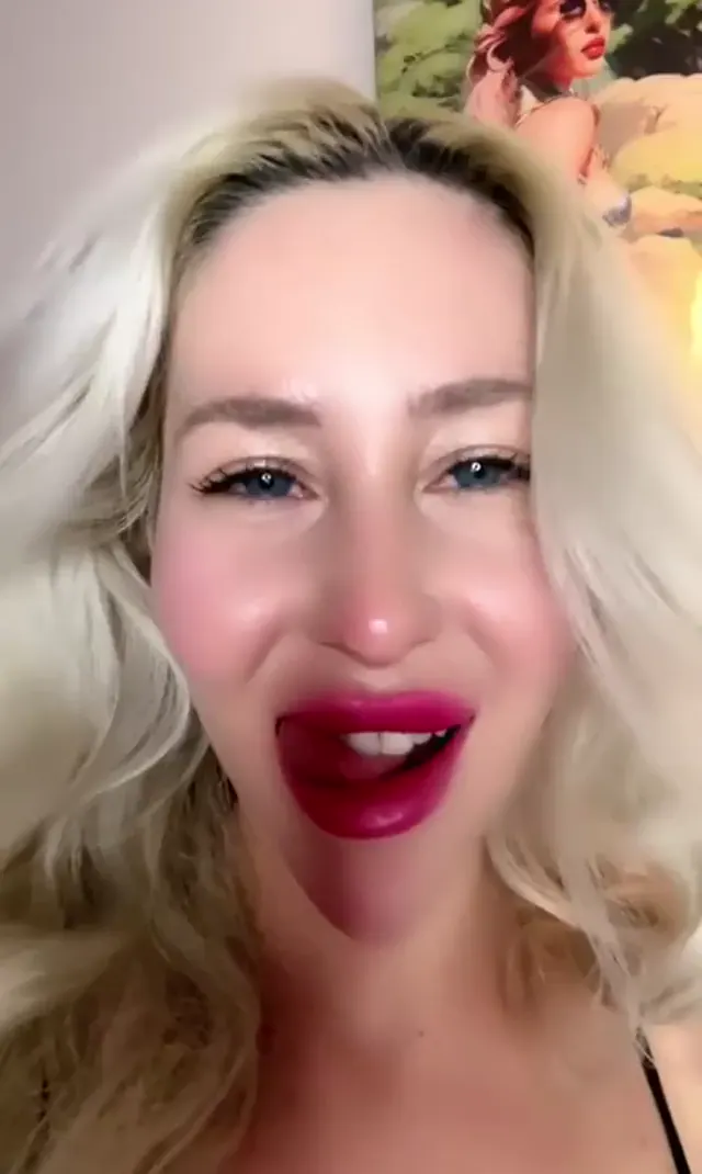 Tango Ulyana ifşa Çok sağlam götü var — Tango Ulyana — Canlı Yayınlar · sahne 1