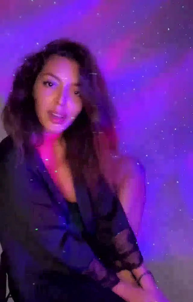 Venüs ifşa Ateşli olgunun gecelikli yayınını seyret — Bedava Porno · sahne 1