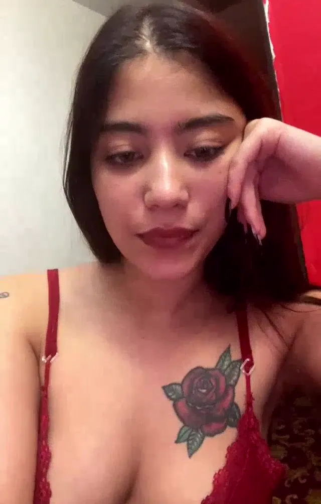 Yıldız Demir ifşa Kırmızı sütyenli canlı yayınını seyret — Yıldız Demir — Bedava Porno · sahne 1