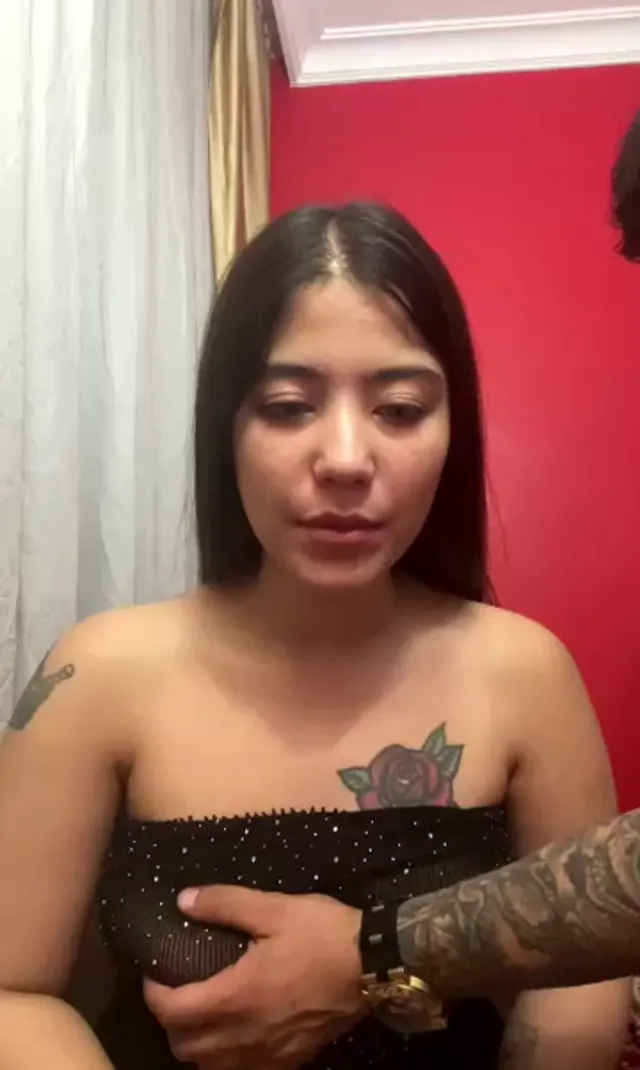 Yıldız Demir ifşa Sevgilisiyle elleşmeli yayınını seyret — Yıldız Demir — Canlı Yayınlar · sahne 1