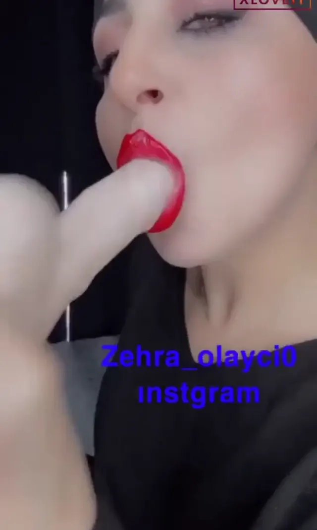 Zehra Olaycı ifşa Kapalı kadın sik yalar gibi dildo sömürdü — Zehra Olaycı — Türk ifşa · sahne 2
