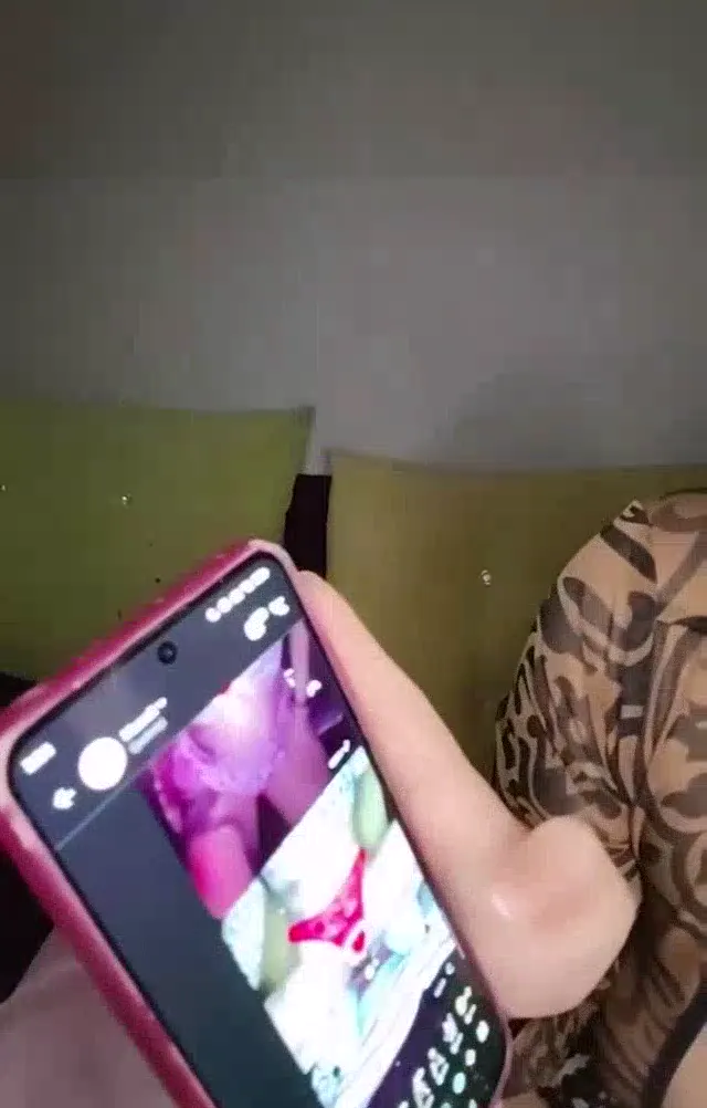 Zeyna ifşa Dövmeli kaşar hatundna yayın seyret — Zeyna — Bedava Porno · sahne 1