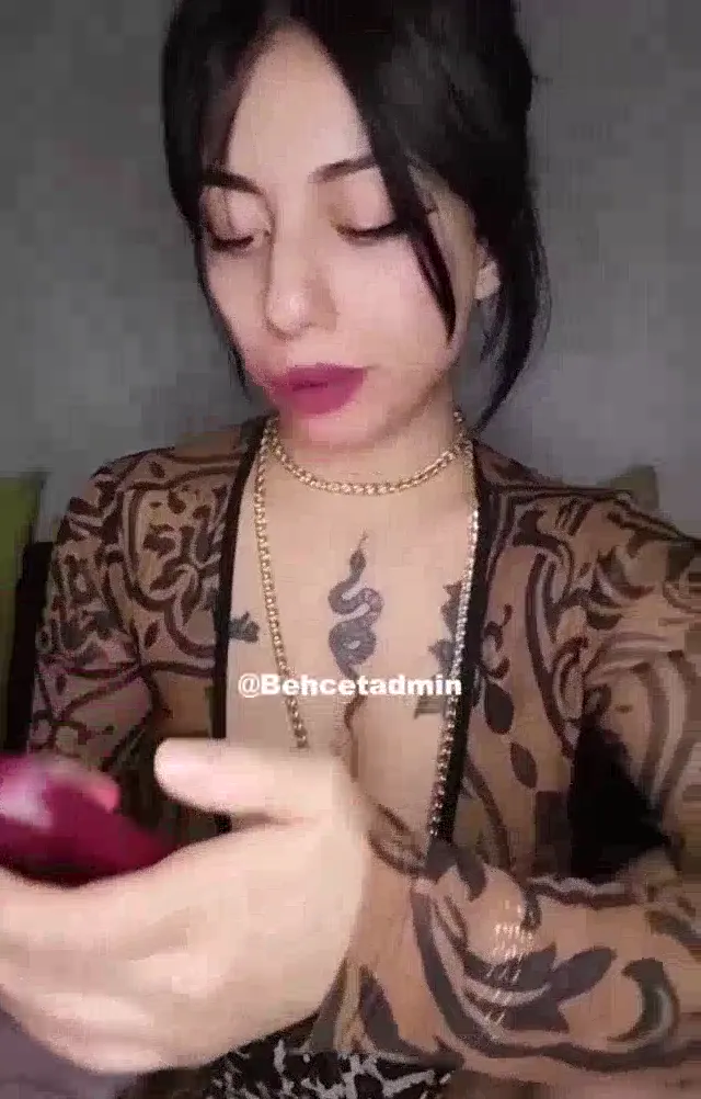 Zeyna ifşa Dövmeli kaşar hatundna yayın seyret — Zeyna — Bedava Porno · sahne 2