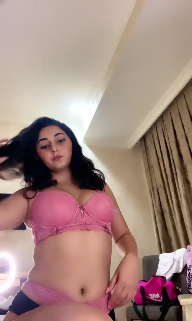 Zeynepsmith ifşa iç çamaşırlı sexy yayın yaptı — Zeynep Smith — Canlı Yayınlar · sahne 3