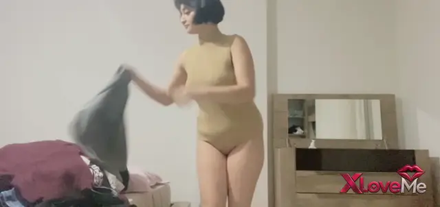 Kapalı Porno — Celine Cinnamon ifşa Türbanlı kadından üst değiştirme — Celine Cinnamon