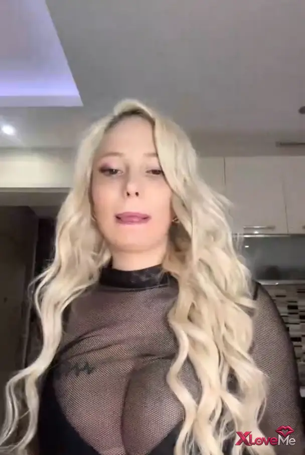 Türk İfşa X — Merve Sanay ifşa Seksi sarışın canlı yayında — Merve Sanay
