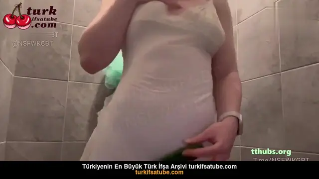 Arkadan — Kiz Kardesin Ciplakligini Kandirarak Arkadan Salatalik Soktu