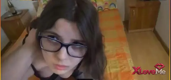 HD Porno — Alt Yazılı Porno Kız kardeşini mastürbasyon yaparken yakalıyor