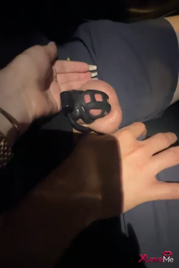 Sahibe Porno — Mistress Merve ifşa Arabayla seyir halinde köles taşakları tokatladı — Mistress Merve