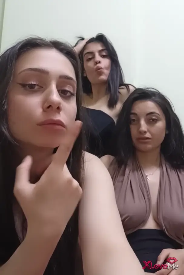 Canlı Yayınlar — Sude Ece Buse ifşa 3 kızın canlı yayınını seyret