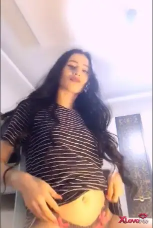 Canlı Yayınlar — Tango Bal Kız ifşa Etli kabarmış amcığını ovaladı
