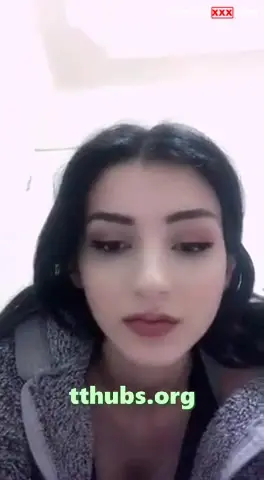 Tango Derya diz çöküp amını parmaklıyor - Porno Video
