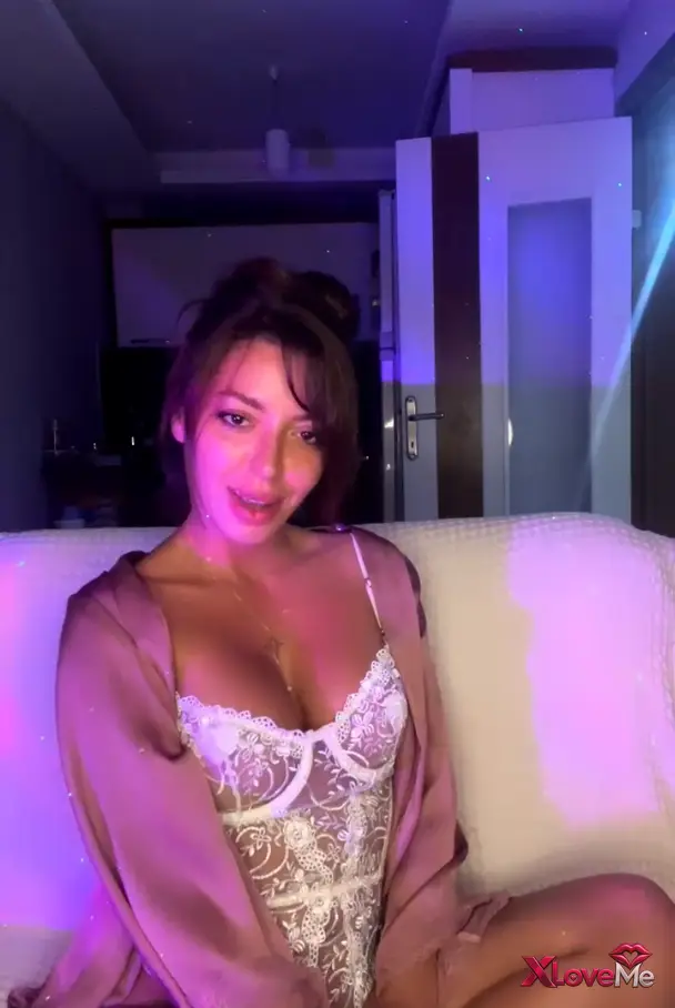 Canlı Yayınlar — Tango Gece ifşa Beyaz dantelli iç çamaşırlarla — Tango Gece