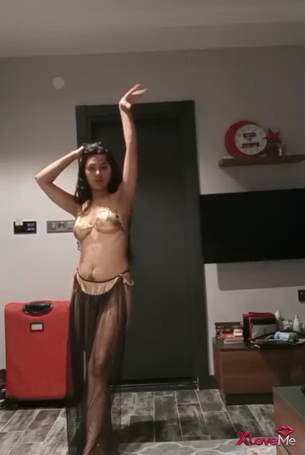 Reklamsız Porno — Tango Nil Queen ifşa Kalça showlu yayını — Tango Nil Queen