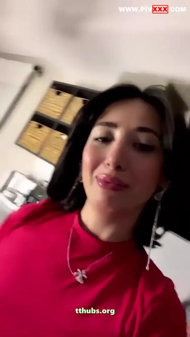 Tango Yayınları — Tango Samael kırmızıdan siyaha soyunup azgın pozlar veriyor - Porno Video — Tango Samael