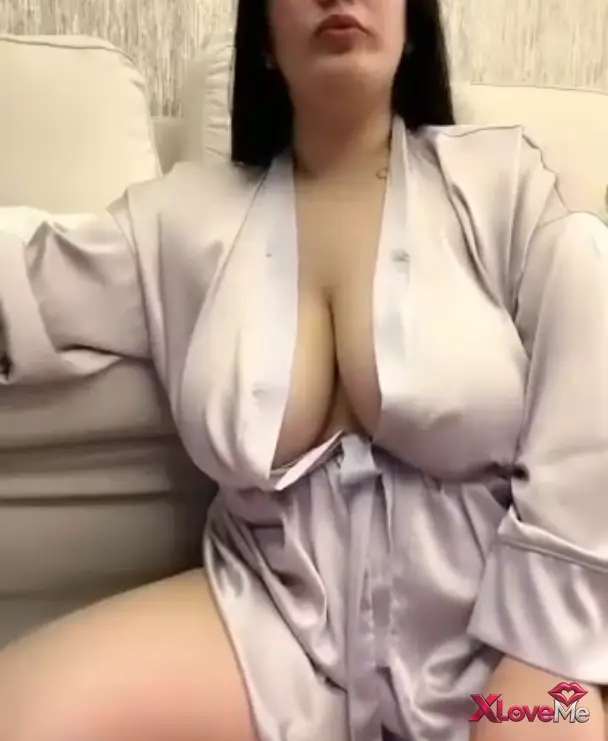 Reklamsız Porno — Tango Tokyo ifşa Memelerini gecelik kapatamadı — Tango Tokyo