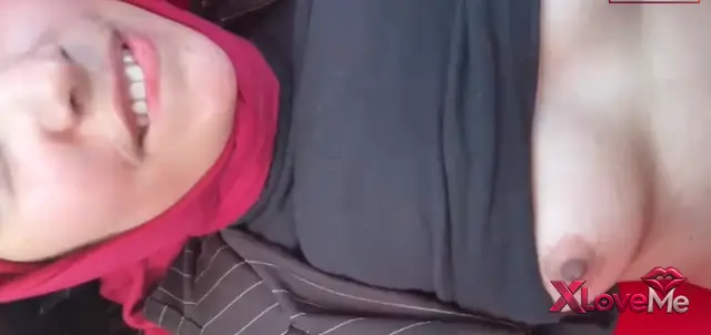 Bedava Porno — Türbanlı Porno HD Olgun kadın arabada sert sikildi