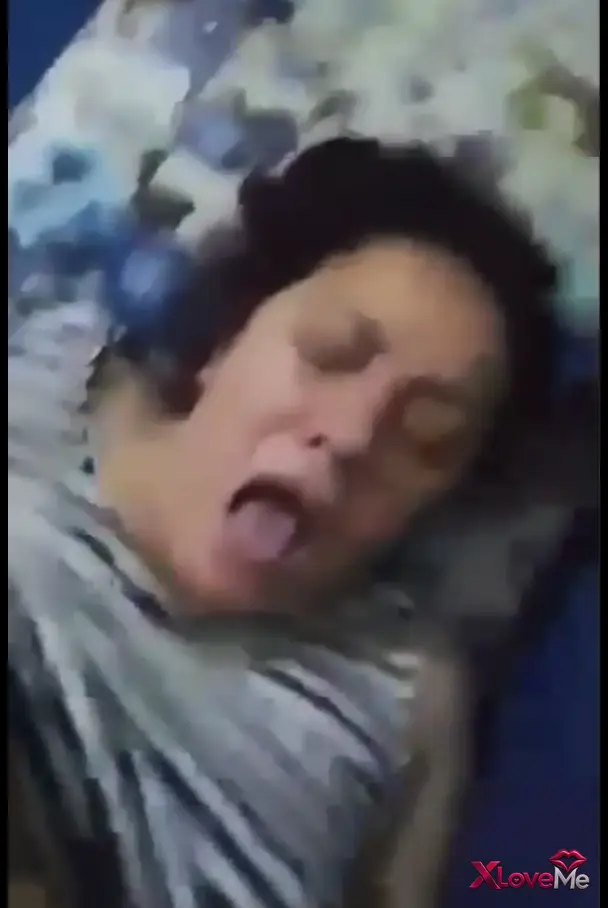 Türk Porno — Yaşlı kadının güzel amını bağırtarak sikişini bedava izle