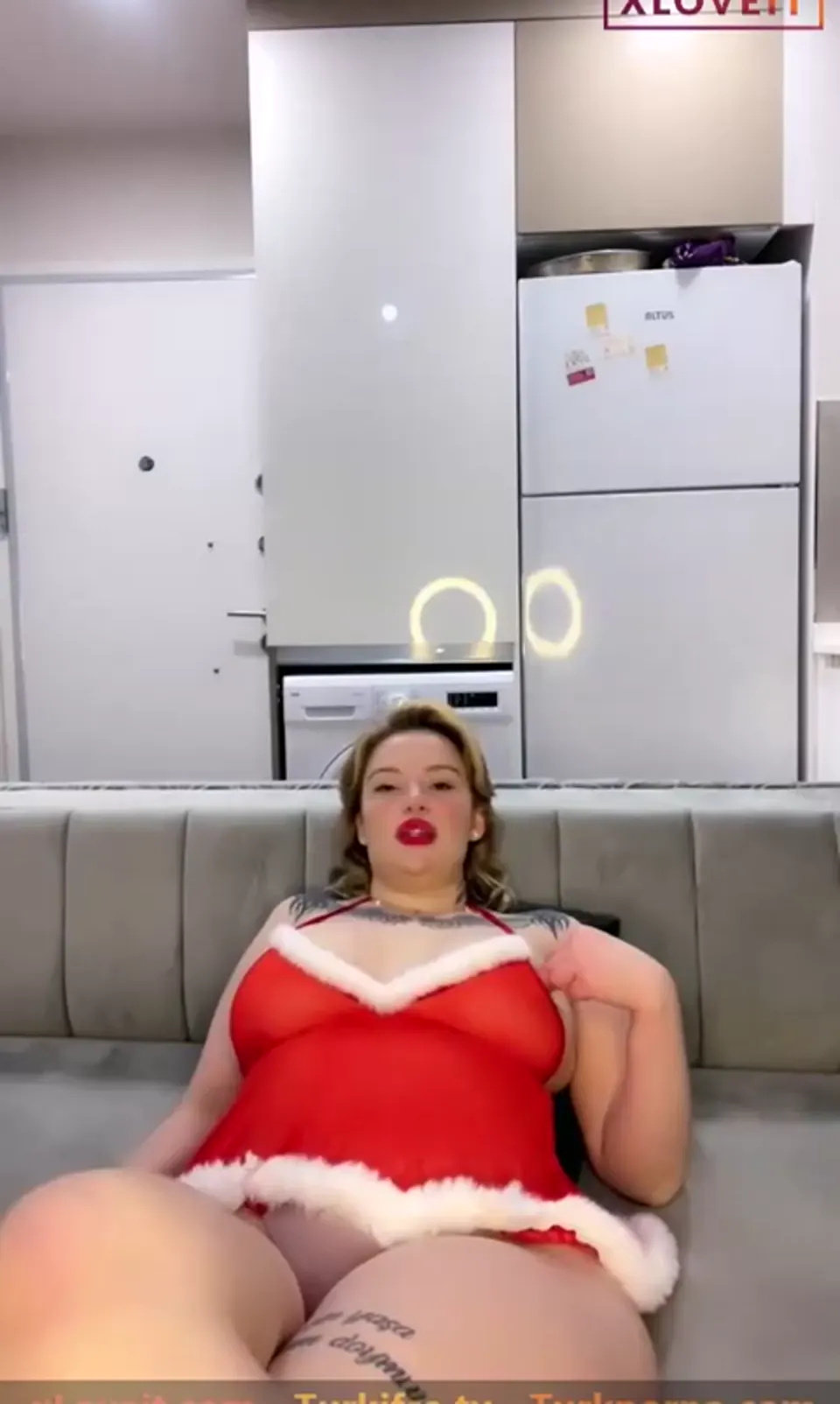 Arzu Yılmaz ifşa Türk milf hatun yılbaşı kostümü giyindi — Arzu Yılmaz — Canlı Yayınlar