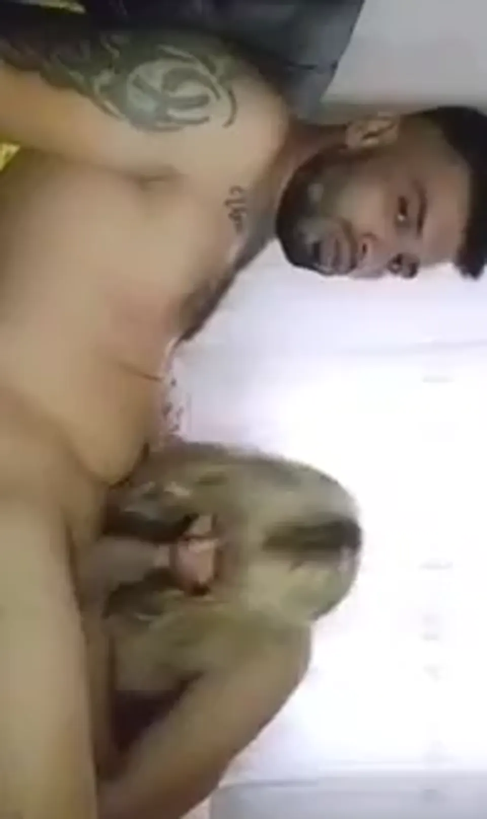Ayı gibin Türk çift 69 yapıp sikişti — Amatör Porno