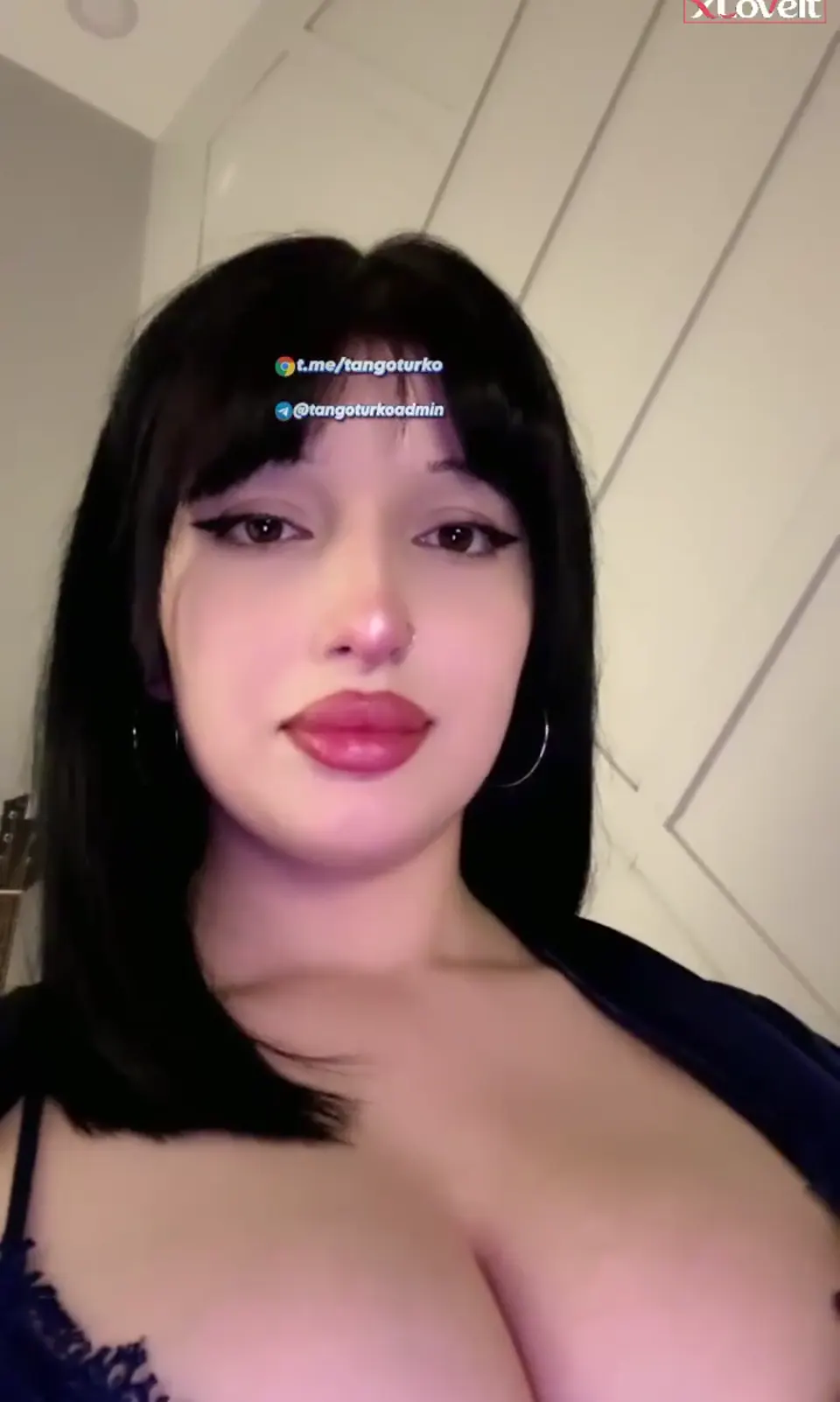 Juliet ifşa Büyük memeli gecelikli kızın videosu — Canlı Yayınlar