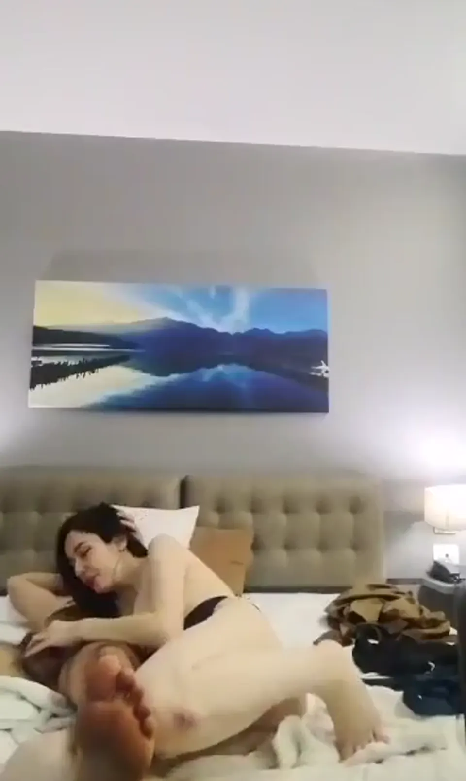 Kekoya otelde veren hanım kız — Amatör Porno