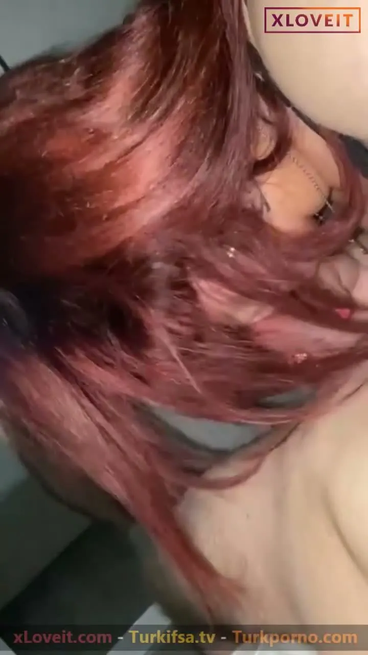 Sakso video kızıl Selen dalgayı ustaca ağzına aldı — Mobil Porno