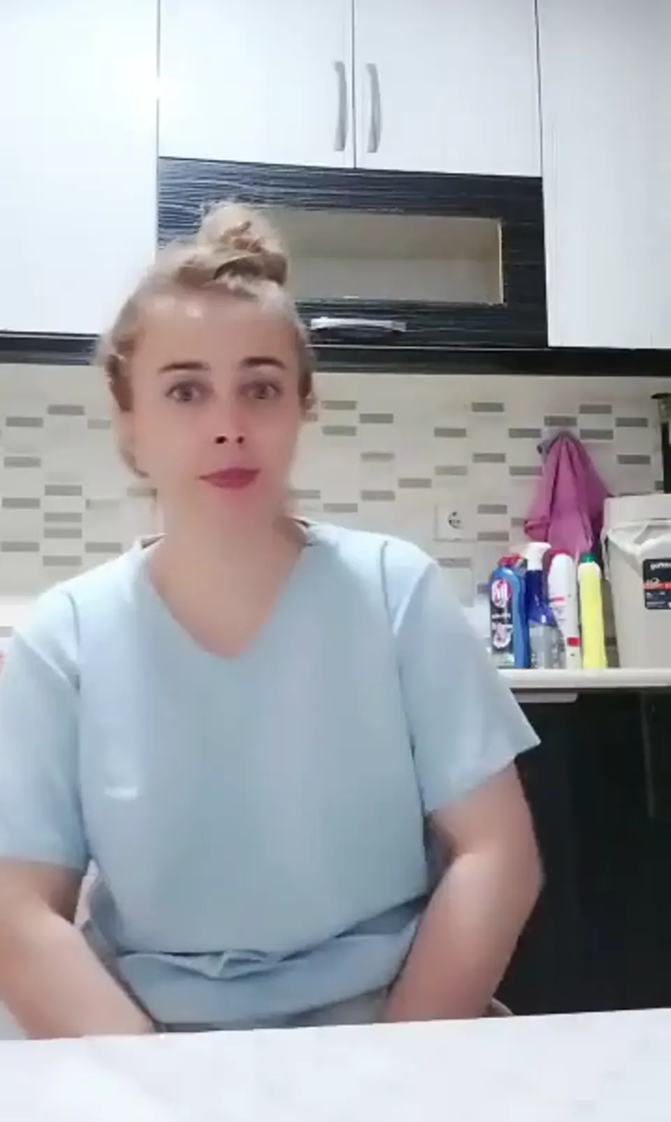 Tango Bal ifşa Ev kadını meme avuçladı — Canlı Yayınlar