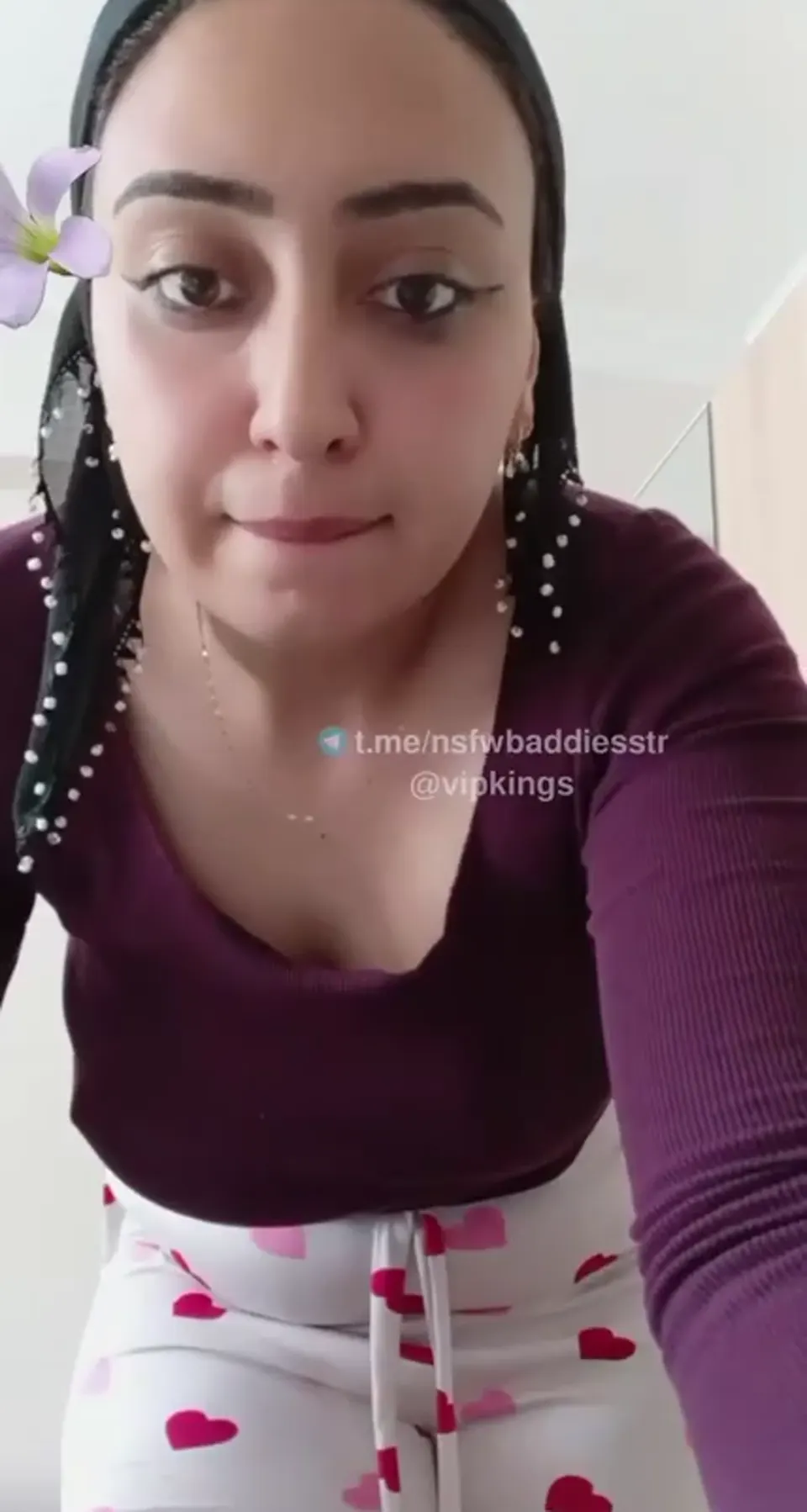 Tiktok Ezgi ifşa Türbanlı pijamalı kızın yayını — Ezgi — Canlı Yayınlar